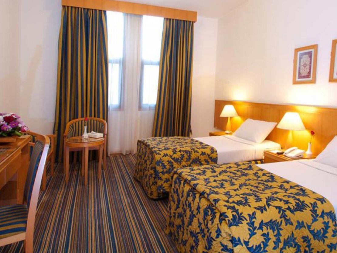 3 Star 10 Nights December Holidays Umrah Package 2025